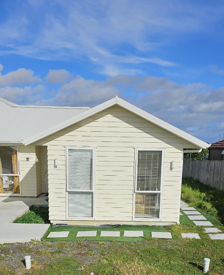 Be My Guest In Beachlands Auckland Exterior photo